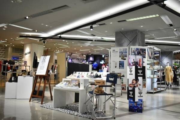 ヒュンメルの秋の新作も! 新宿タカシマヤにスニーカーセレクトS-Rushのポップアップストアがオープン