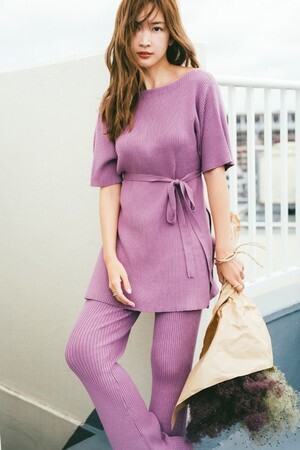 おうち時間やちょっとしたお出かけをおしゃれに彩る。紗栄子が魅せるスナイデルのワンマイルドレス