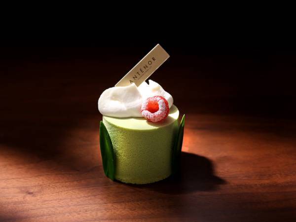 神戸生まれのパティスリー アンテノールからシェフのこだわりがつまったケーキ2種が登場