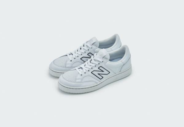 コム デ ギャルソン・オム×ニューバランス、オールレザーアッパーのシックなモノトーンスニーカー