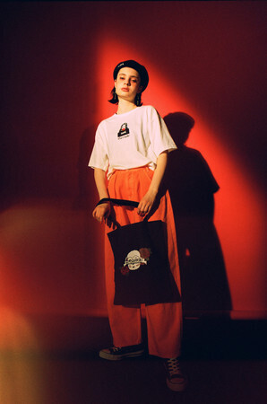 X-girlがパンクロックバンドStarcrawlerとコラボ! アイコンの羊キャラクターをプリントしたトートバッグなどを展開