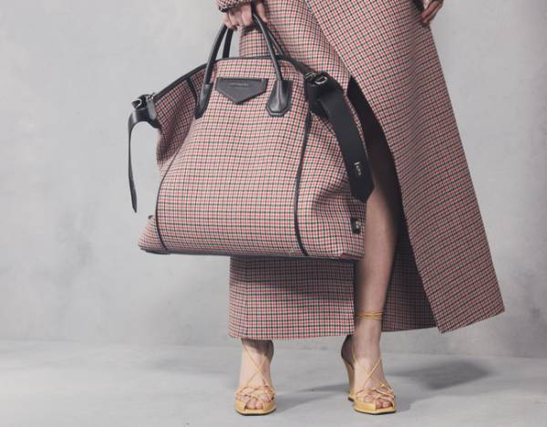 ジバンシィの新シリーズ「アンティゴナ・ソフト」に新しいカラーと個性を纏った新作が登場