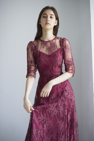 女優・新木優子を起用! クラシカルでフェミニンなスナイデルの秋コレクション