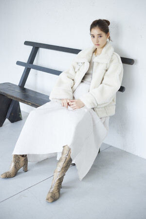 女優・新木優子を起用! クラシカルでフェミニンなスナイデルの秋コレクション