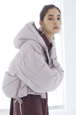 女優・新木優子を起用! クラシカルでフェミニンなスナイデルの秋コレクション