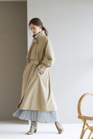 女優・新木優子を起用! クラシカルでフェミニンなスナイデルの秋コレクション