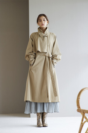 女優・新木優子を起用! クラシカルでフェミニンなスナイデルの秋コレクション