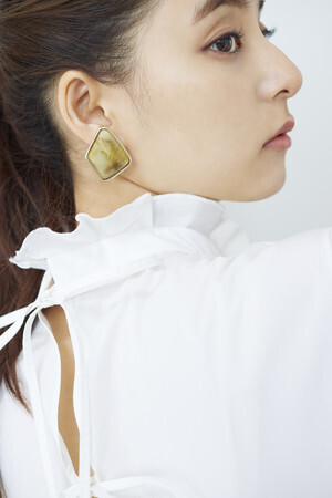 女優・新木優子を起用! クラシカルでフェミニンなスナイデルの秋コレクション