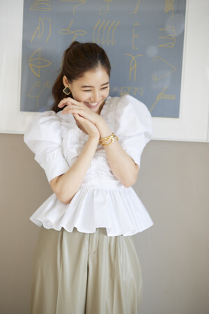 女優・新木優子を起用! クラシカルでフェミニンなスナイデルの秋コレクション