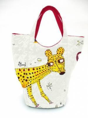 銀座三越でTSUMORI CHISATOの展示会を開催。ハッピーなムードを振りまくビーナスも登場