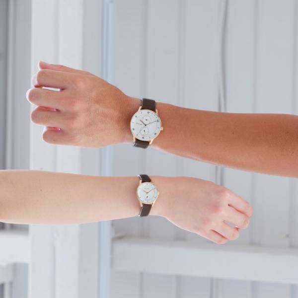 Paul Smithウオッチから茶革ストラップが新鮮な別注カラーのペアモデルが登場