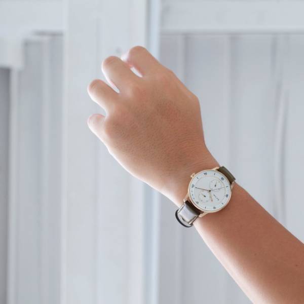 Paul Smithウオッチから茶革ストラップが新鮮な別注カラーのペアモデルが登場