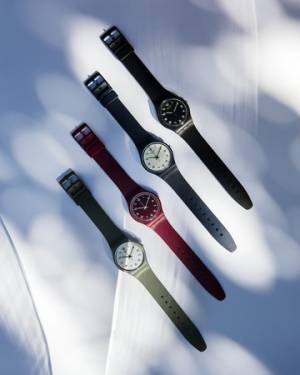 スウォッチは「バイオリロード」へ! 自然由来の素材を使い、初代モデルをよみがえらせたコレクションを発売