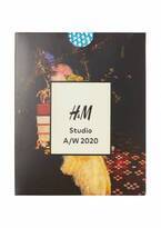 「H&M Studio」2020年秋冬新作は、大胆な豪華さとパンクな魅力を兼ね備えるコレクション