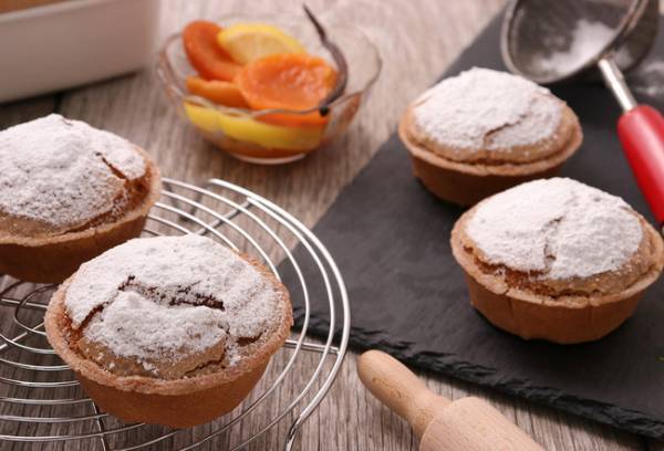 焼きたてフィナンシェのノワ・ドゥ・ブールがフランス伝統菓子「ポンヌフ」を期間限定で販売