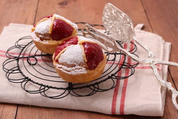 焼きたてフィナンシェのノワ・ドゥ・ブールがフランス伝統菓子「ポンヌフ」を期間限定で販売