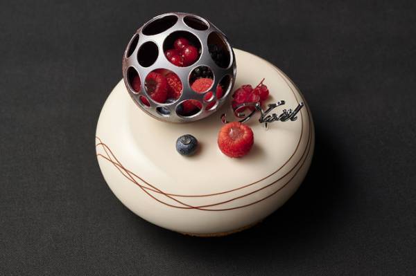 大切な人との聖夜を彩る、東京マリオットホテルのデコラティブなクリスマスケーキ＆シュトーレン