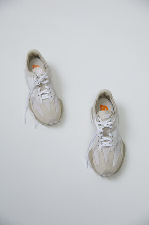 スナイデルがニューバランスと初となる別注コレクション発売。最新モデル「327」も登場