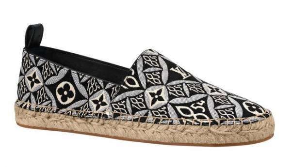 創業年「1854」を組み込み、モノグラム・パターンを再解釈。ルイ・ヴィトン新作シリーズの小物やシューズを紹介