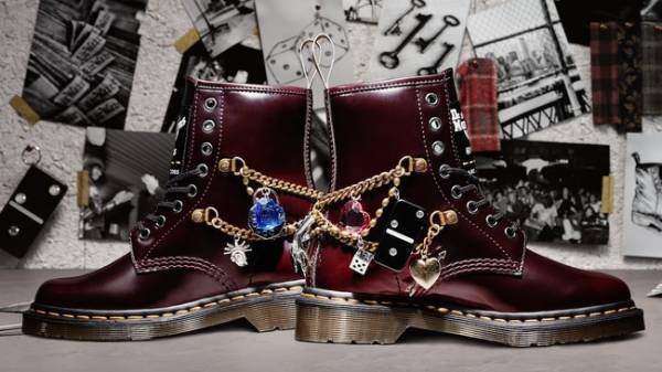 ドクターマーチンのDNA とマーク ジェイコブスのユーモアの科学反応。コラボブーツは唯一無二の仕上がり