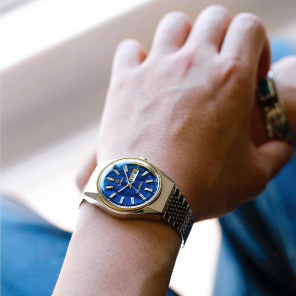 縦じま模様のエレクトリックブルーダイアルが新鮮! TIMEX QのTiCTAC限定販売モデルが待望の再入荷