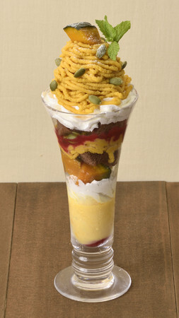 銀座コージーコーナーのレストランに、かぼちゃと和栗のパフェと、旬の素材を使ったパスタが登場