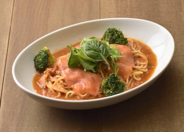 銀座コージーコーナーのレストランに、かぼちゃと和栗のパフェと、旬の素材を使ったパスタが登場