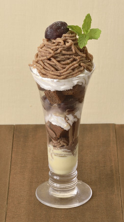 銀座コージーコーナーのレストランに、かぼちゃと和栗のパフェと、旬の素材を使ったパスタが登場