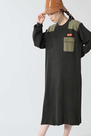 今シーズンのユニバーサルオーバーオール ROSE BUD別注は、秋はじまりに便利なブルゾンと1枚でサマになるニットワンピース