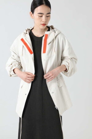 今シーズンのユニバーサルオーバーオール ROSE BUD別注は、秋はじまりに便利なブルゾンと1枚でサマになるニットワンピース