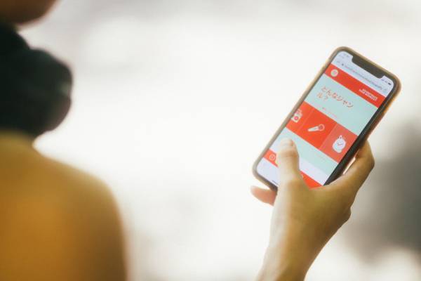 モデル・スポーツインストラクター岩崎志保の「Soundtrack Your Workout」で楽しむ、秋のモーニングルーティーン