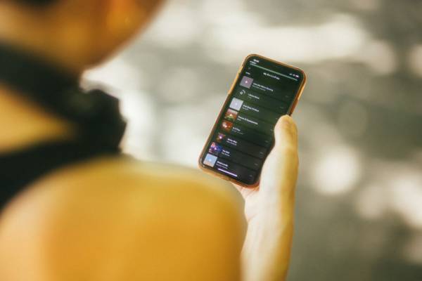 モデル・スポーツインストラクター岩崎志保の「Soundtrack Your Workout」で楽しむ、秋のモーニングルーティーン