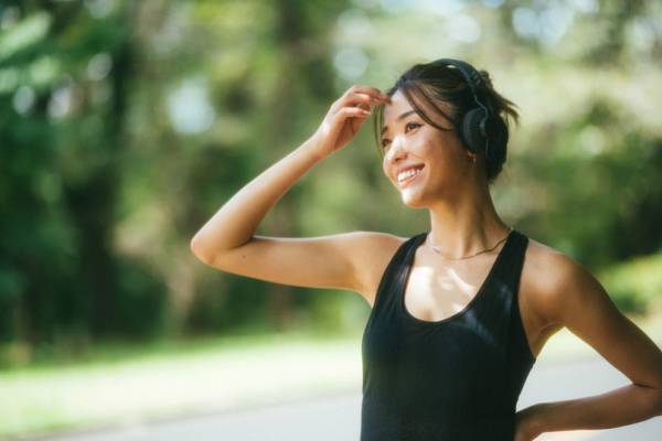 モデル・スポーツインストラクター岩崎志保の「Soundtrack Your Workout」で楽しむ、秋のモーニングルーティーン