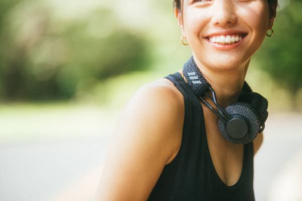 モデル・スポーツインストラクター岩崎志保の「Soundtrack Your Workout」で楽しむ、秋のモーニングルーティーン