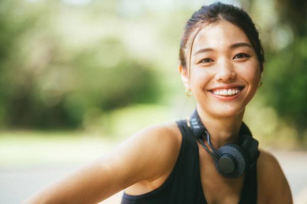 モデル・スポーツインストラクター岩崎志保の「Soundtrack Your Workout」で楽しむ、秋のモーニングルーティーン
