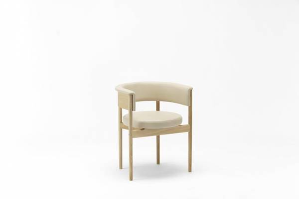 ブルーボトルコーヒー みなとみらいカフェ店内で使用のカリモクケーススタディのチェアを期間限定で発売