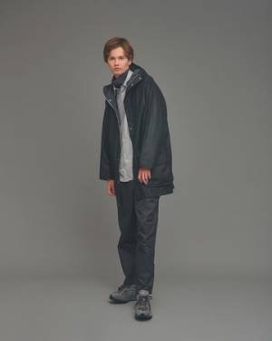 URBAN RESEARCH DOORSからバブアーのオーバーサイズフーデッド ビデイルをベースにした別注コートが登場