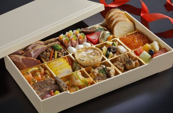 シェラトン都ホテル大阪がクリスマスケーキの予約開始。ホテル開業時より人気のあった「フレジェ」の復刻も