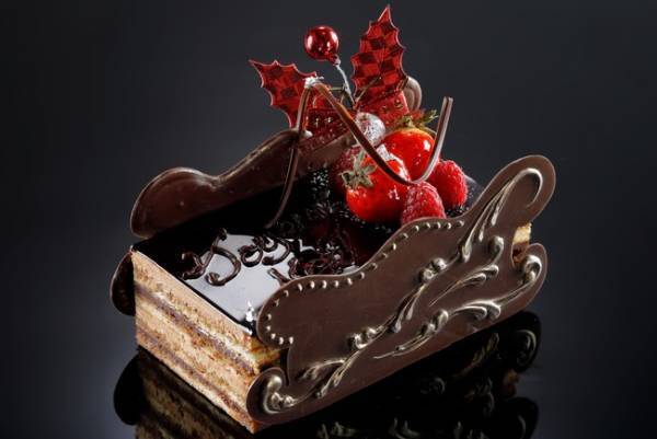シェラトン都ホテル大阪がクリスマスケーキの予約開始。ホテル開業時より人気のあった「フレジェ」の復刻も