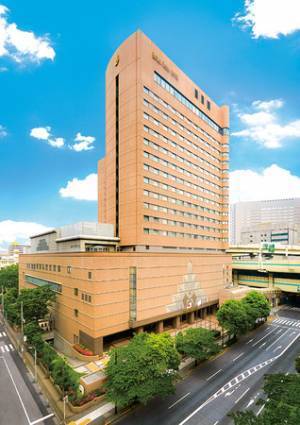 ロイヤルパークホテルと榮太樓總本鋪とのコラボが生んだ「あんドーナッツ」