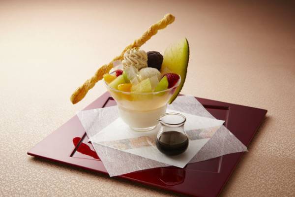 ロイヤルパークホテルと榮太樓總本鋪とのコラボが生んだ「あんドーナッツ」