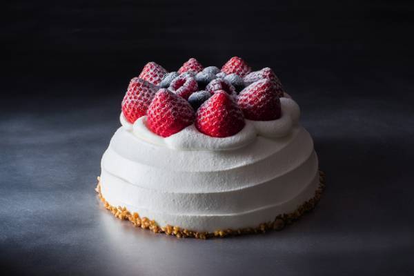 煌めくホリデーシーズンを上質な美味とともに。パーク ハイアット 東京のクリスマスケーキ&ディナー