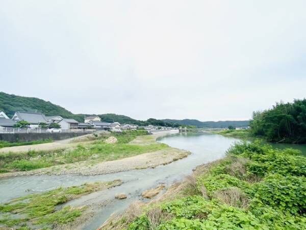 「デニムの聖地」岡山県井原市を流れる小田川