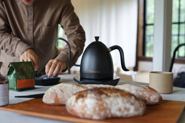 狙ったところに、注ぎたい分だけ。世界中のバリスタが愛用するケトル「Brewista」から新色が登場