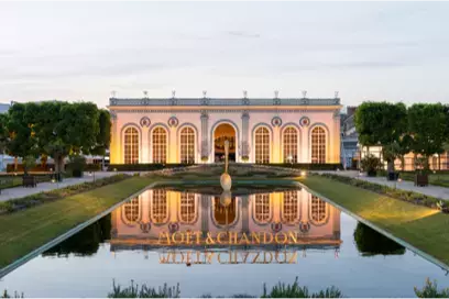 モエ・エ・シャンドンから2020年ホリデーシーズンに、輝くリボンが躍るリミテッド エディションが登場