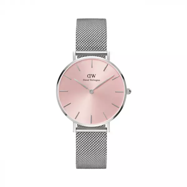 秋のコーディネートに一層の華やかさを添える。ダニエル ウェリントン初のライトピンクの文字盤モデルが登場