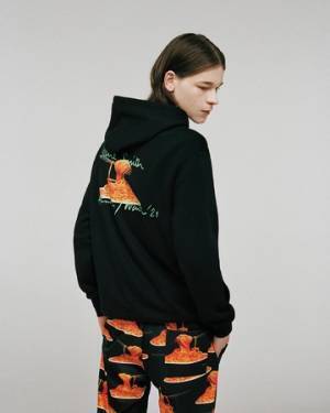 アーカイブプリントを再解釈。ポール・スミスの50周年を記念したカプセルコレクションを発売