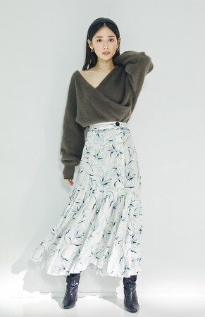 スナイデルからモデル・女優の泉里香が着こなす冬の新作コレクションを発売