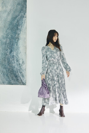 スナイデルからモデル・女優の泉里香が着こなす冬の新作コレクションを発売