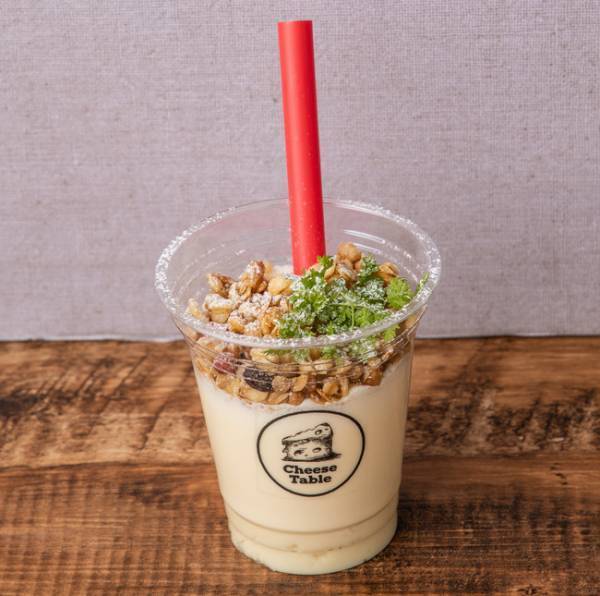 大人気の「飲めるチーズケーキ」にサクサク食感が楽しいミルフィーユパイが期間限定で新登場